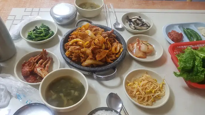 전체적인 테이블 셋팅 모습