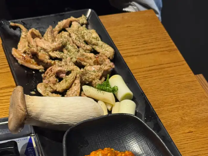 참숯삼인조 종로직영점 닭목살