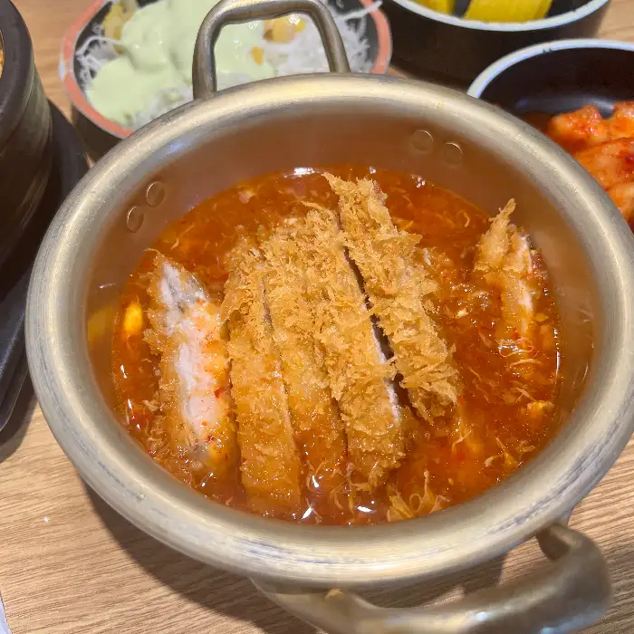 냄비돈까스 근접 사진