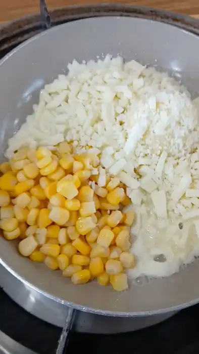 콘치즈 재료 준비 모습