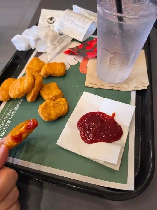 치킨 너겟과 콜라