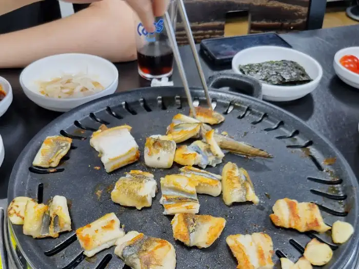 장어구이 굽는 모습