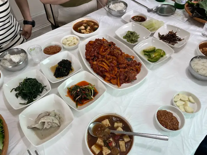 불판 위에서 익어가는 고추장 불고기