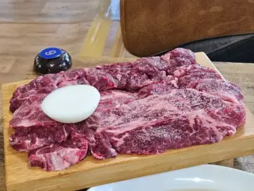 보령에서 만난 최고의 한 끼! 푸짐한 육회비빔밥과 신선한 고기 맛집