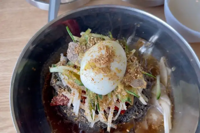막국수 클로즈업 사진