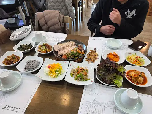 한정식 반찬 상차림