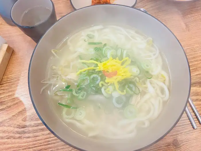 닭칼국수 전체 모습