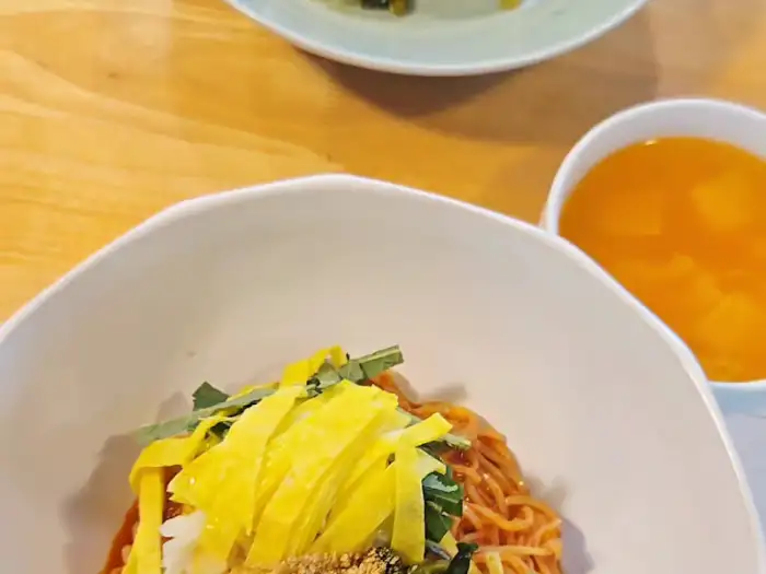 맛있어 보이는 콩국수 한 그릇