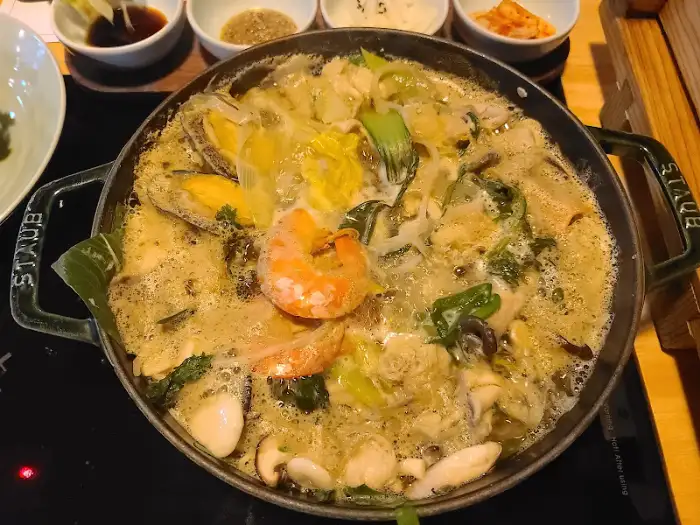 푸짐한 버섯 전골