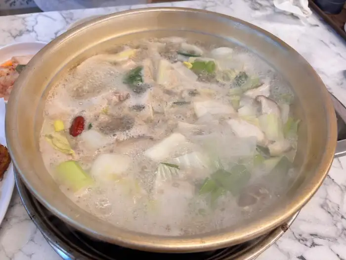 순희네빈대떡 닭한마리 냄비 전체 모습