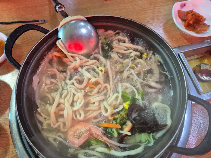 푸짐한 해물칼국수 한 냄비