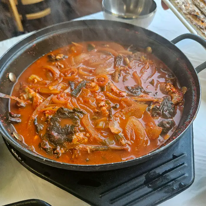 칼칼한 멸치쌈밥 모습