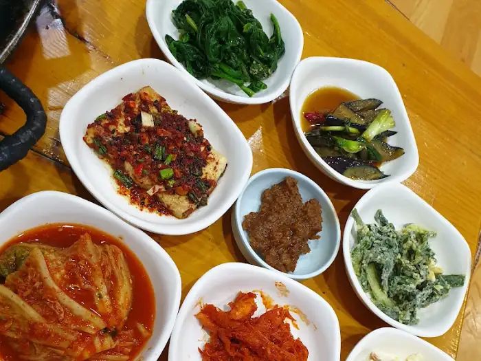 다양한 종류의 밑반찬