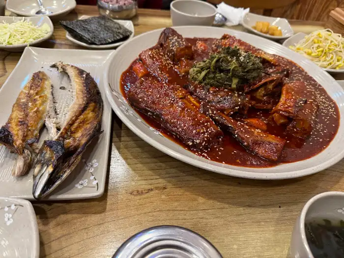 함께 나온 조림과 곁들임 반찬