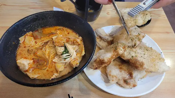 국물 요리와 구운 껍데기