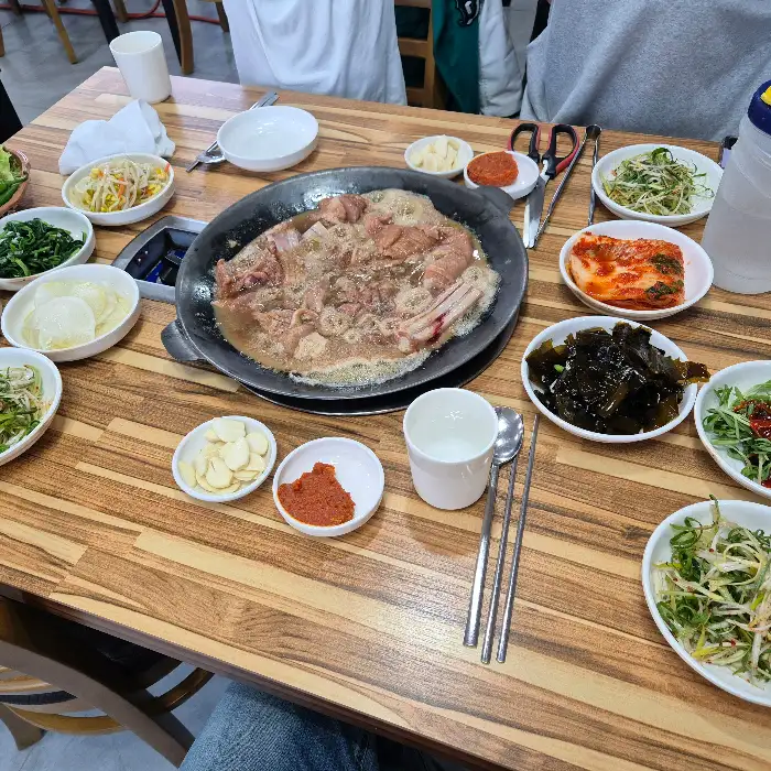 삼송갈비의 푸짐한 한 상 차림