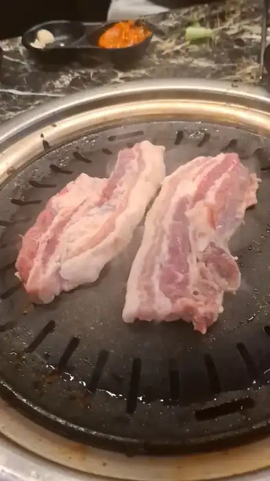 잘 익어가는 삼겹살