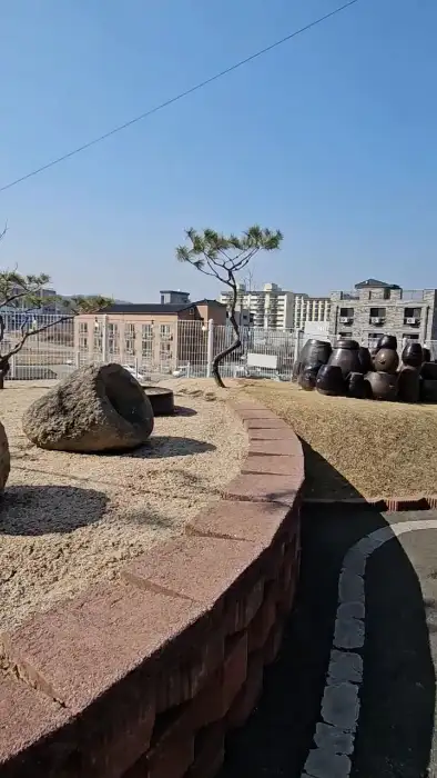 식당 주변 산책 공간