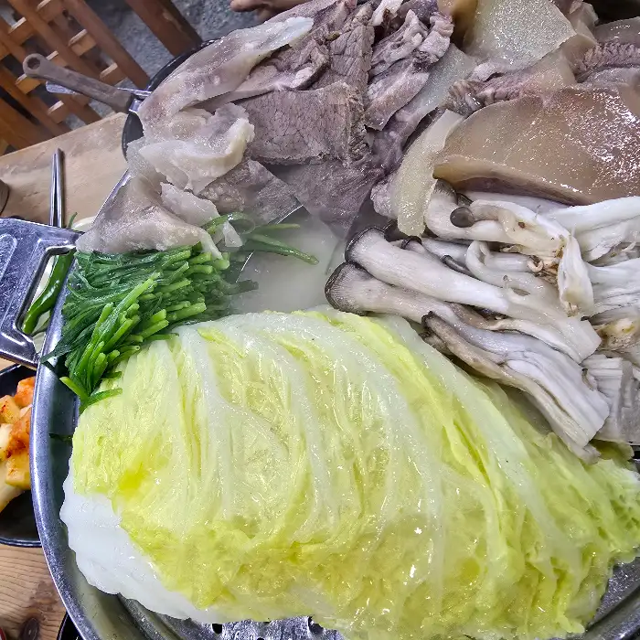 진미옥 수육전골 구성
