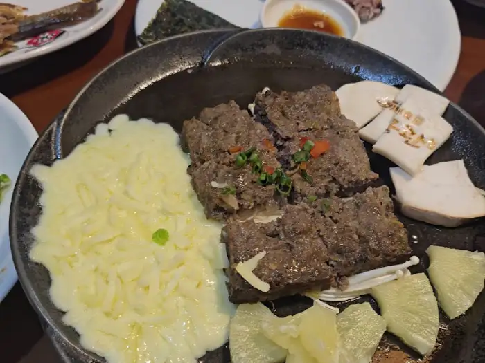 명궁관 떡갈비와 곁들임 메뉴