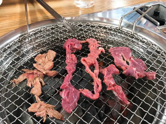 잘 익은 흑염소 소금구이