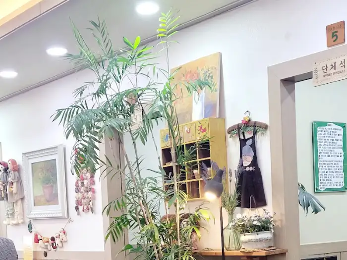 뜰안에 매장 내부의 아기자기한 인테리어 소품