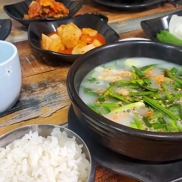신선한 파가 듬뿍 들어간 국밥