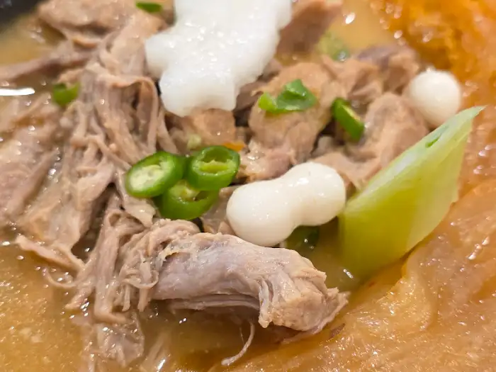김치찜 속 떡과 묵은지