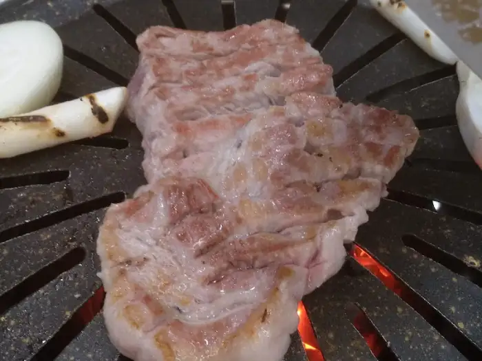 고소한 풍미를 자랑하는 수라청의 명품 목살