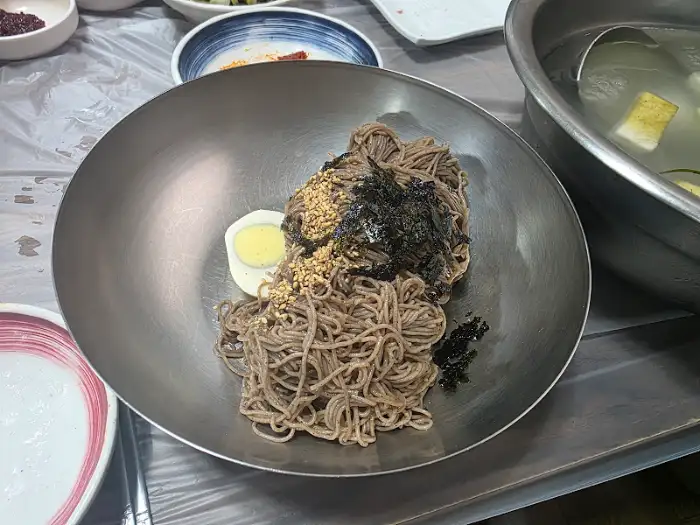 백촌막국수의 기본 막국수 한 그릇
