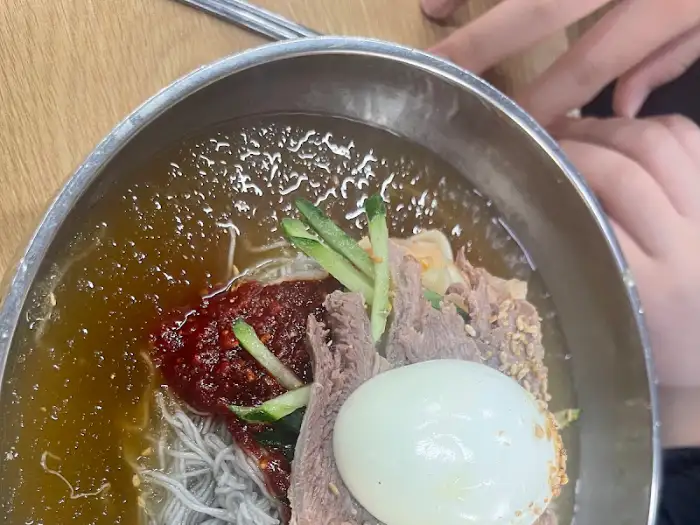 대가면옥 비빔밀면 근접 촬영