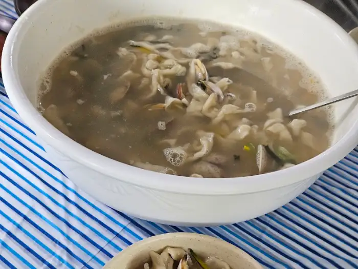 강화손칼국수 본점의 또 다른 메뉴, 바지락 칼국수