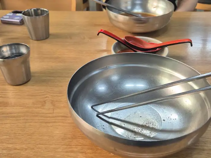 다시식당 테이블 세팅 모습
