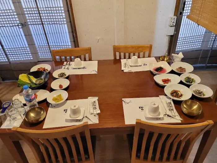 명궁관 내부 테이블 세팅