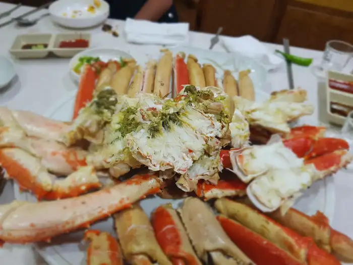 대게요리전문점해저도시의 푸짐하게 차려진 대게 한 상