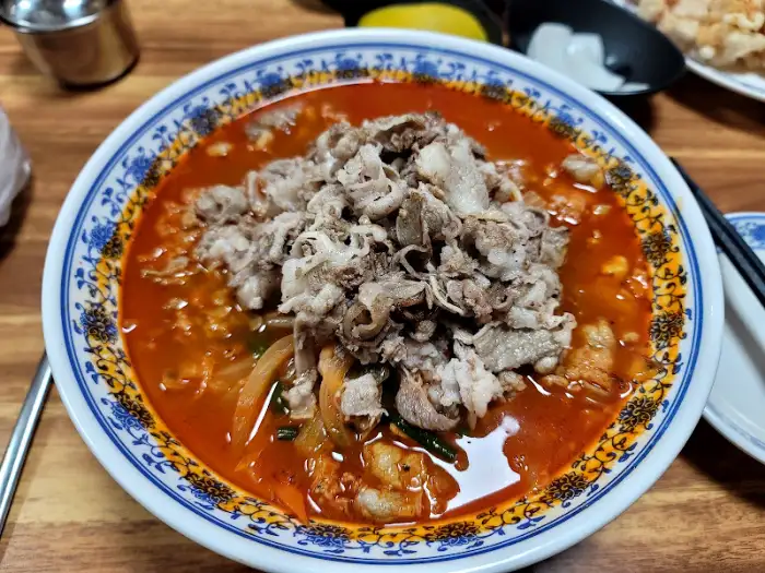 안시성의 차돌 짬뽕에 푸짐하게 올라간 차돌박이