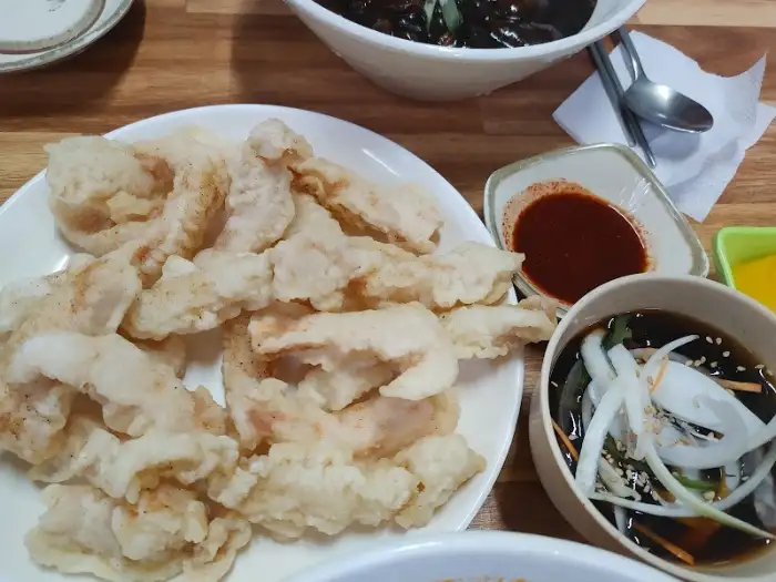 다양한 중식 메뉴가 포함된 식단