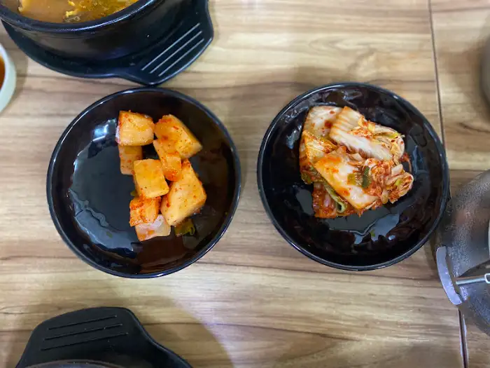 그집해장국 깍두기와 김치 클로즈업