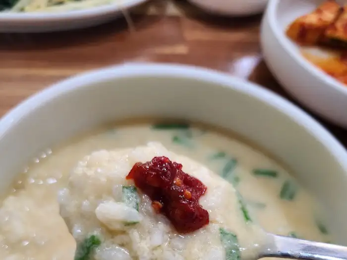 고소하고 부드러운 맛의 후식 죽