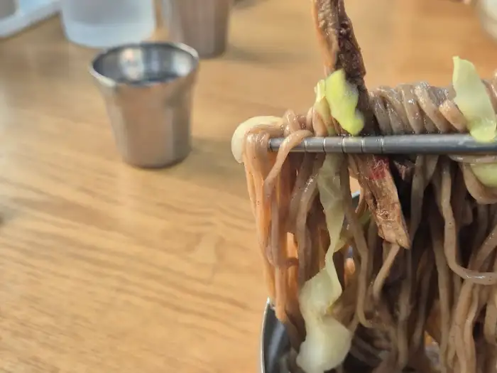 다시식당 메밀소바 면의 디테일