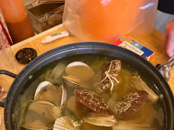 푸짐하게 끓여진 조개탕