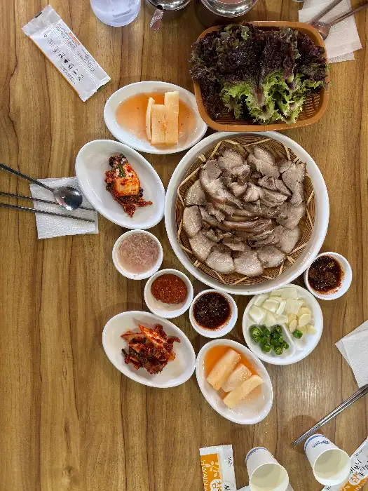 푸짐한 수육 한상차림