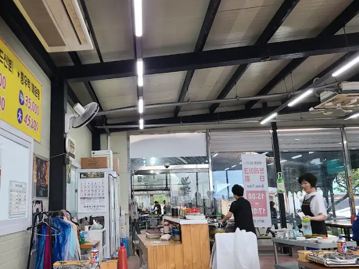 매장 내부 전경