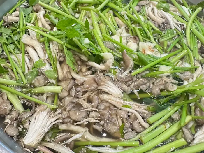 장원갑칼국수 대전중구점 칼국수에 들어가는 버섯과 채소