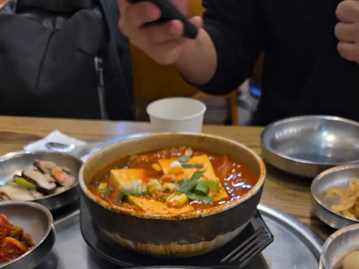 진식당 1호점에서 맛볼 수 있는 김치찌개
