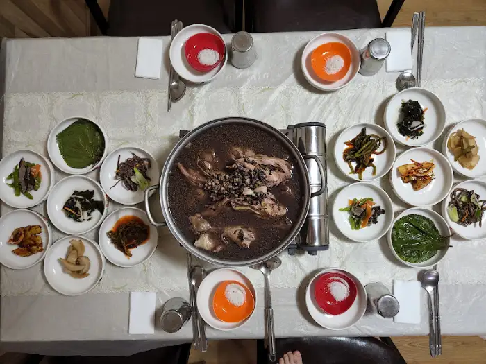 진안 수목원가든의 다채로운 밑반찬 구성