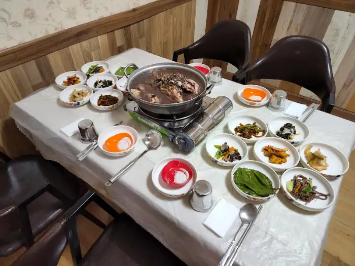 진안 수목원가든 실내 테이블 세팅 모습