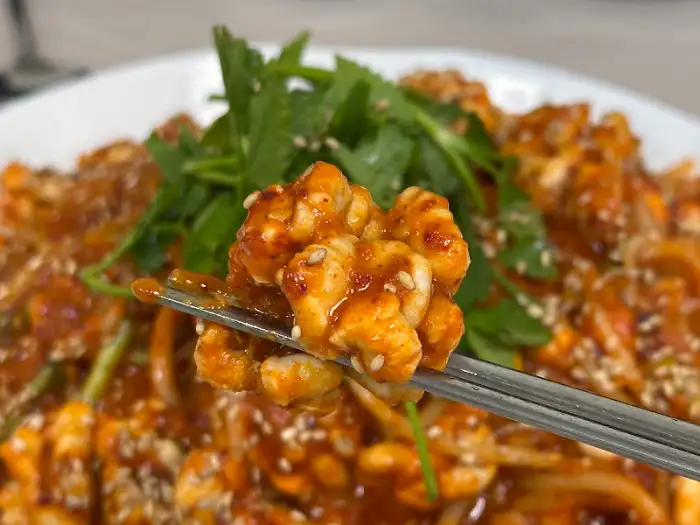진주 찜고을 본점의 곤이 추가 아구찜 한 점