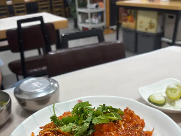 진주 찜고을 본점 내부 테이블 모습