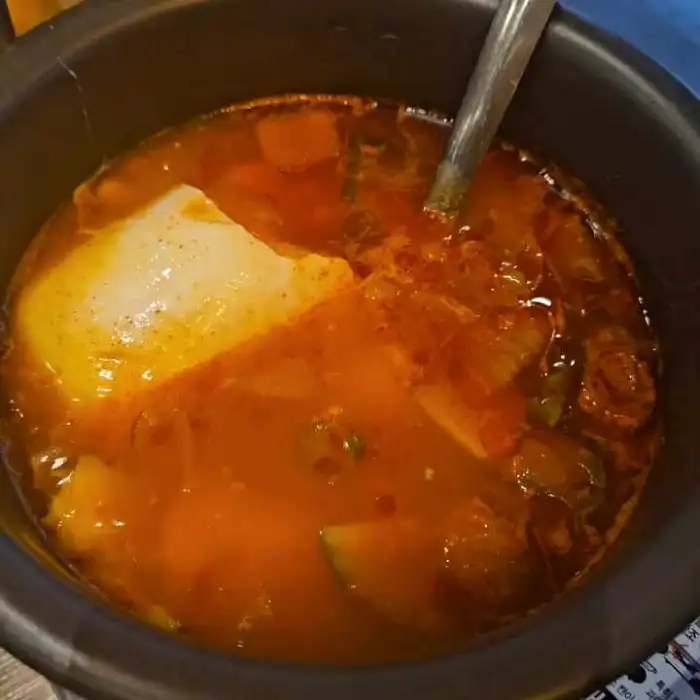족발신선생 안산고잔점에서 제공되는 짬뽕순두부찌개